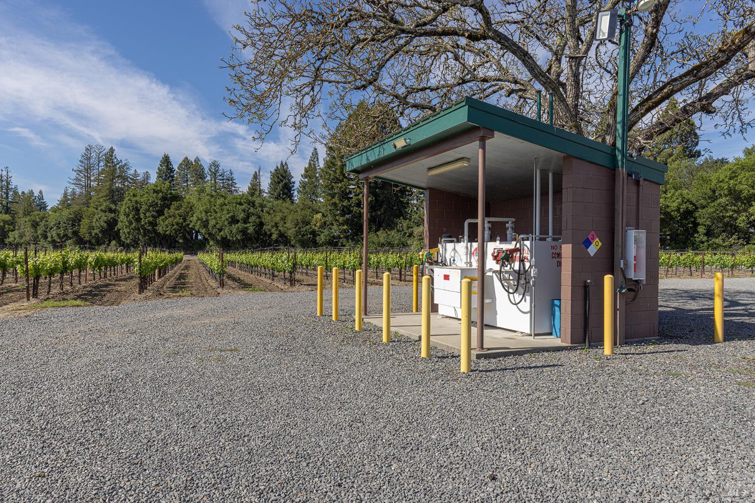 Detail Gallery Image 11 of 18 For 390 Magnolia Dr, Healdsburg,  CA 95448 - – Beds | – Baths