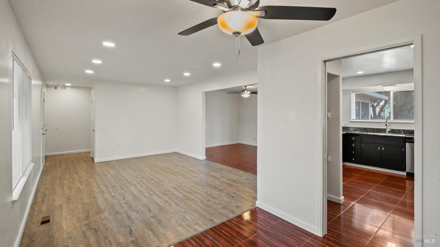 Detail Gallery Image 10 of 38 For 128 Lassen Cir, Vacaville,  CA 95687 - 2 Beds | 2 Baths