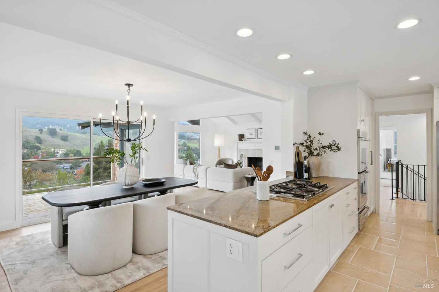 Detail Gallery Image 16 of 46 For 16 Dutch Valley Ln, San Anselmo,  CA 94960 - 4 Beds | 2 Baths