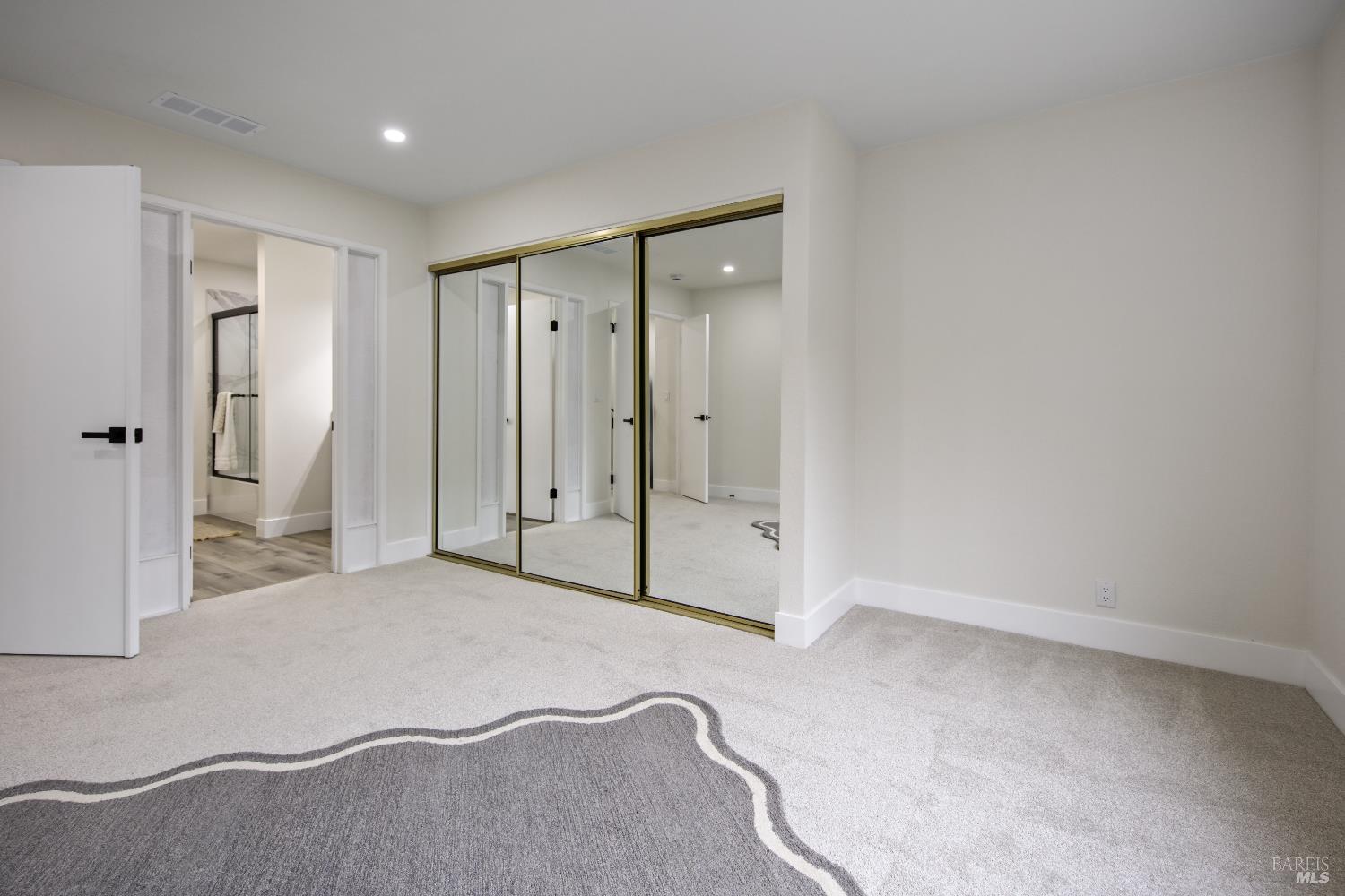 Detail Gallery Image 14 of 23 For 450 Nut Tree Rd, Vacaville,  CA 95687 - 4 Beds | 3 Baths