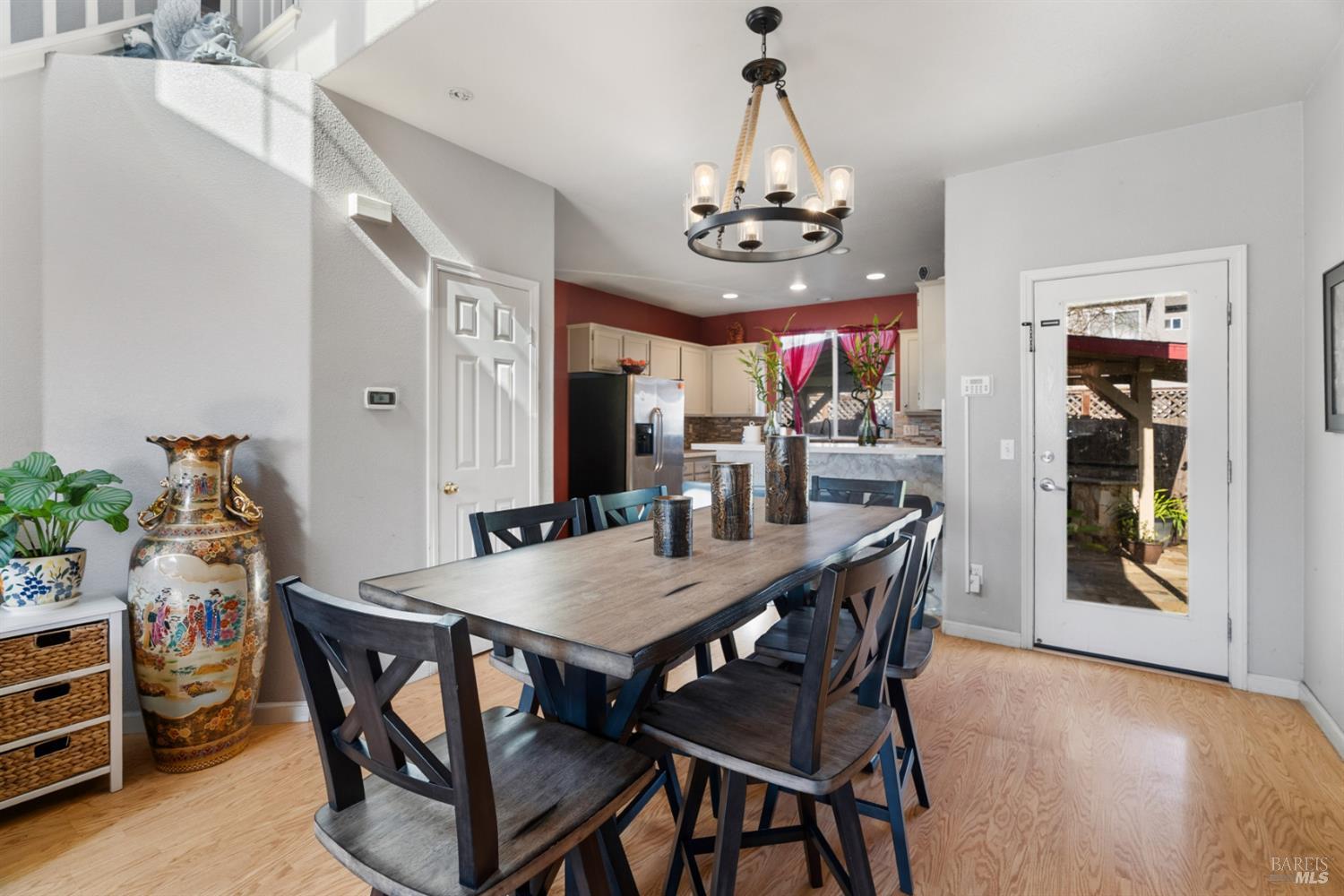 Detail Gallery Image 4 of 23 For 2358 Wicket Ave, Santa Rosa,  CA 95403 - 3 Beds | 2/1 Baths