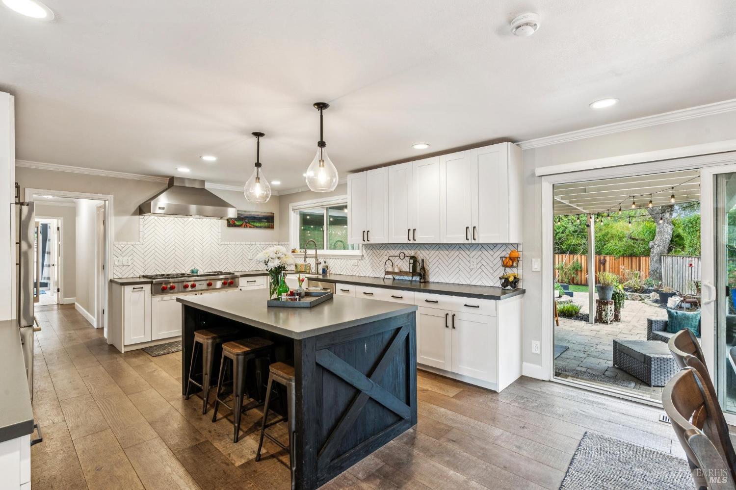 Detail Gallery Image 9 of 34 For 2 Linda Ct, Novato,  CA 94947 - 4 Beds | 2/1 Baths