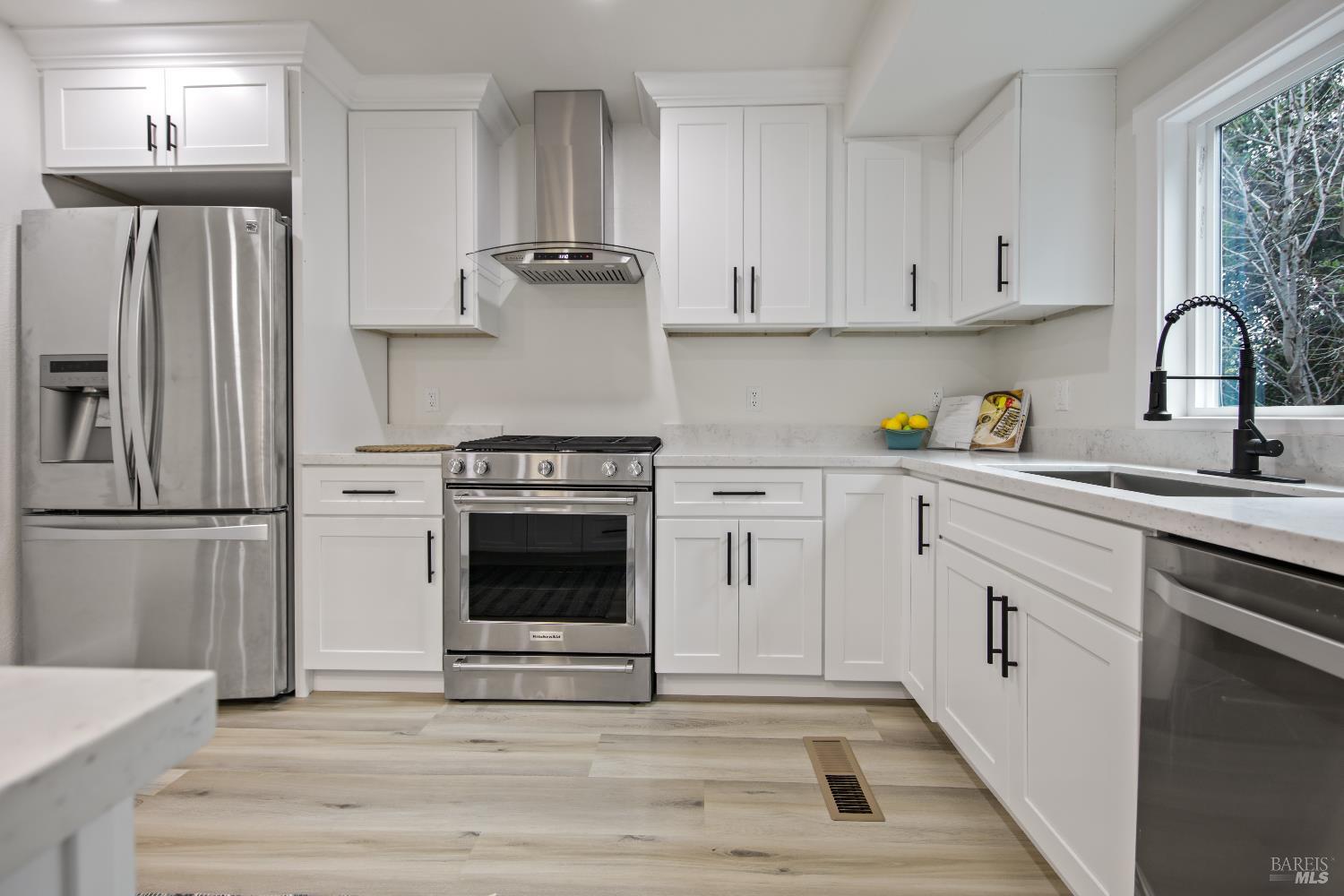 Detail Gallery Image 9 of 23 For 450 Nut Tree Rd, Vacaville,  CA 95687 - 4 Beds | 3 Baths