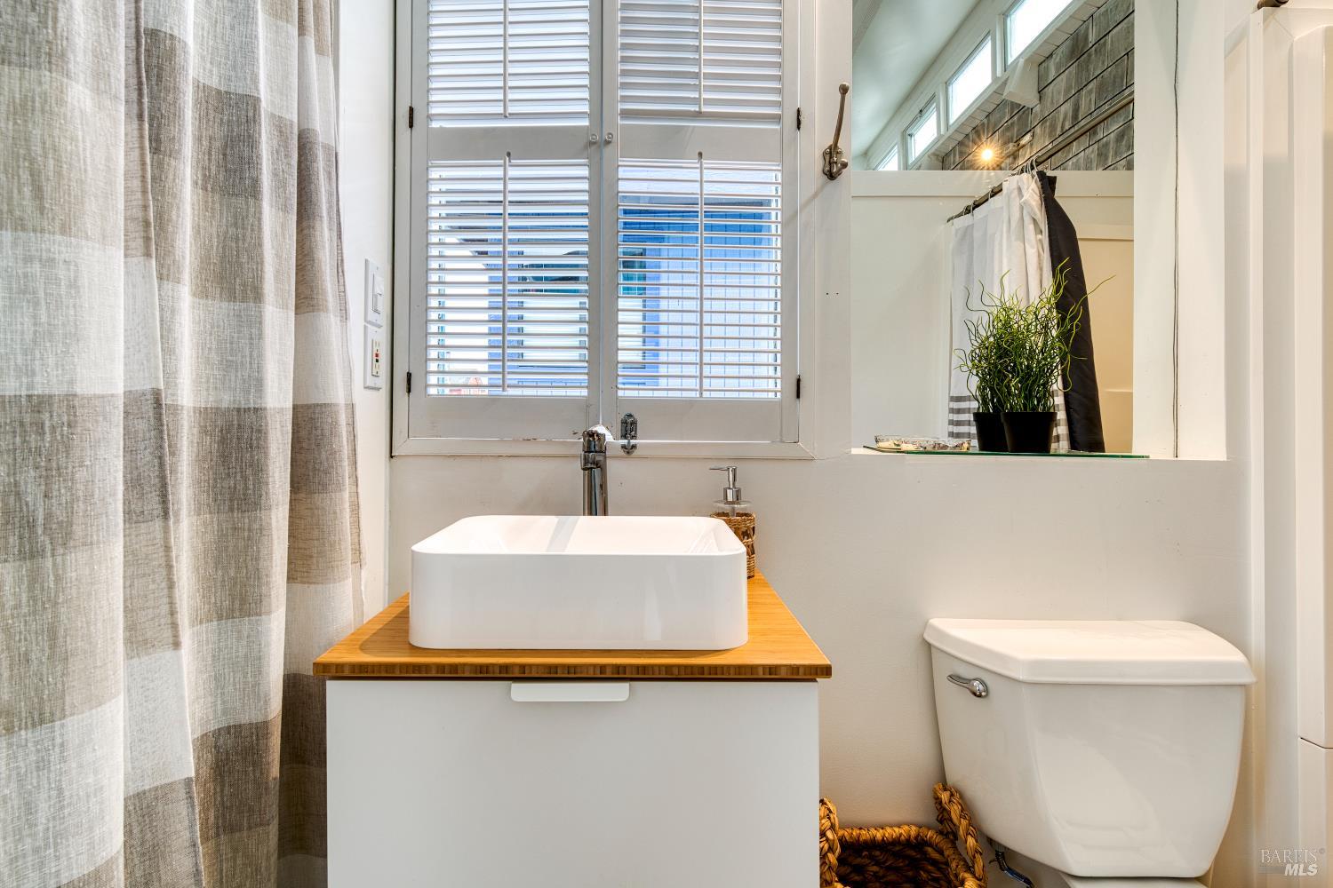 Detail Gallery Image 14 of 27 For 11 E Pier Unkn, Sausalito,  CA 94965 - 2 Beds | 2 Baths