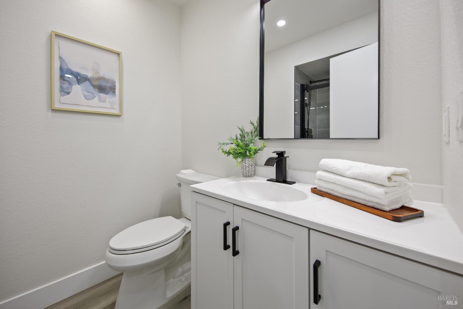 Detail Gallery Image 12 of 23 For 450 Nut Tree Rd, Vacaville,  CA 95687 - 4 Beds | 3 Baths