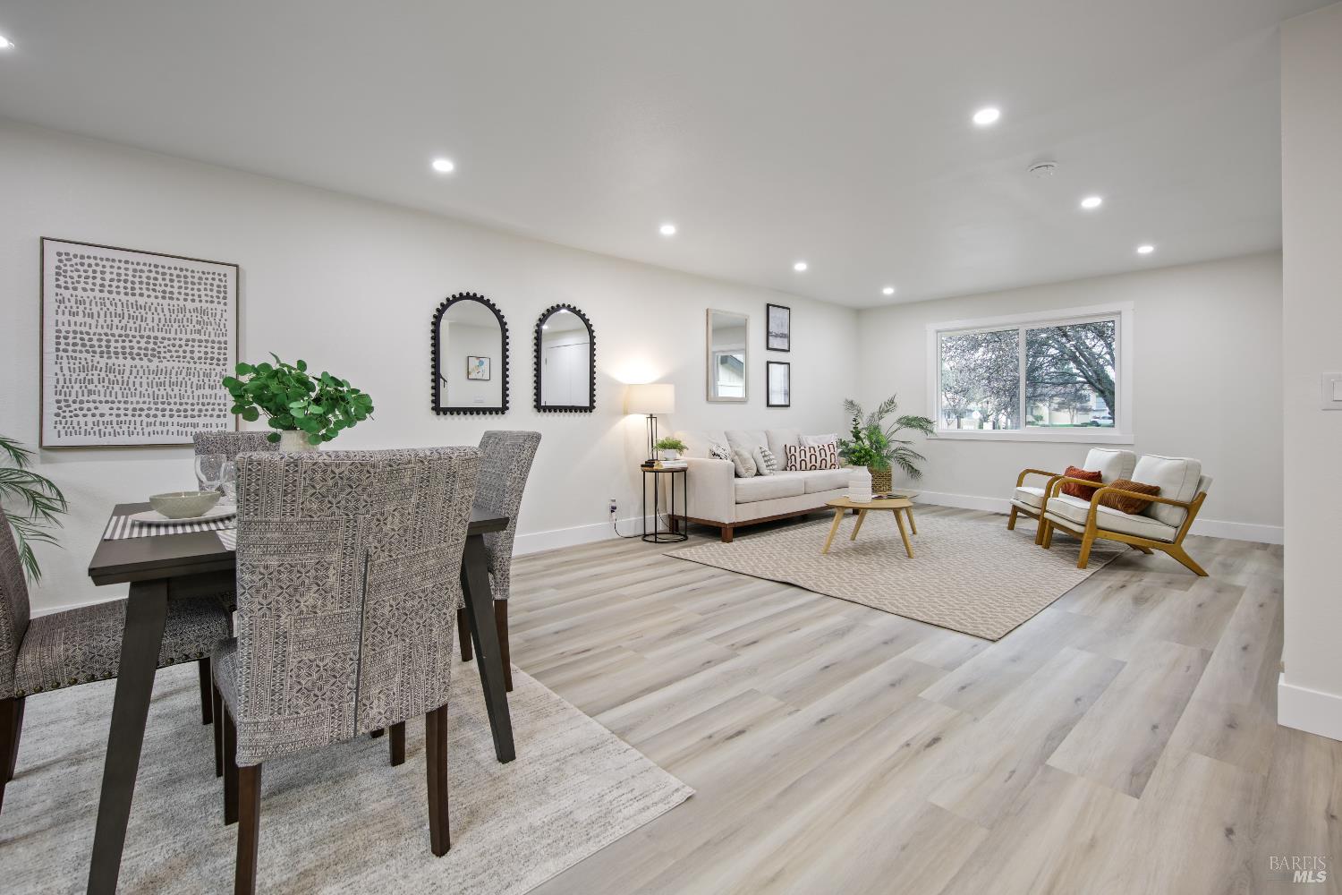 Detail Gallery Image 6 of 23 For 450 Nut Tree Rd, Vacaville,  CA 95687 - 4 Beds | 3 Baths