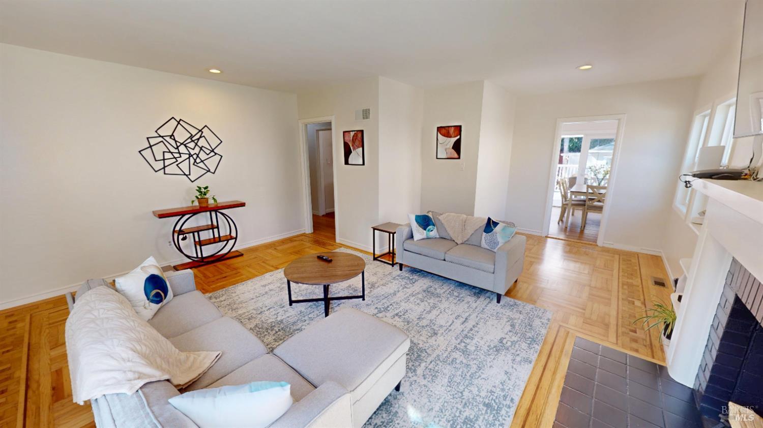 Detail Gallery Image 3 of 17 For 833 Belle Ave, San Rafael,  CA 94901 - 3 Beds | 1 Baths