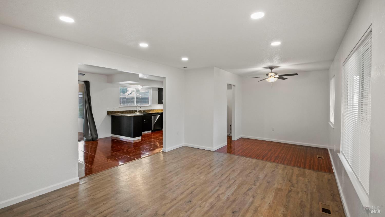 Detail Gallery Image 6 of 38 For 128 Lassen Cir, Vacaville,  CA 95687 - 2 Beds | 2 Baths