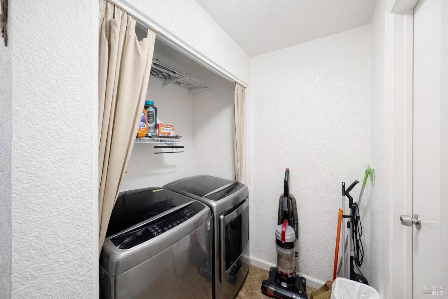 Detail Gallery Image 10 of 35 For 2607 Westberry Dr, Santa Rosa,  CA 95403 - 3 Beds | 2/1 Baths