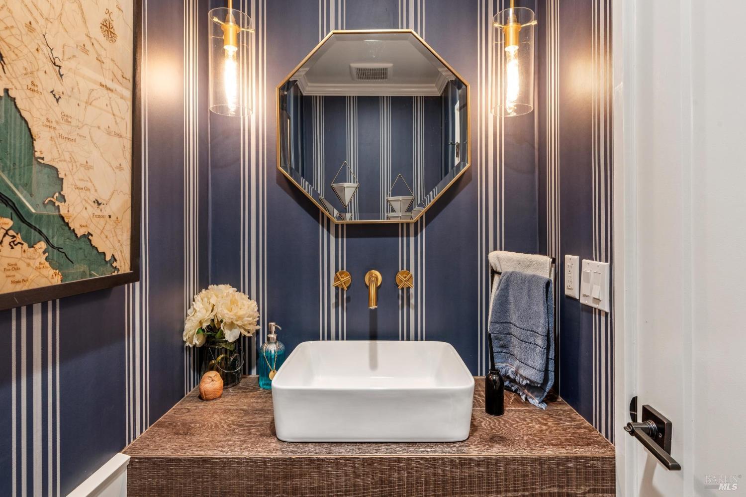 Detail Gallery Image 25 of 34 For 2 Linda Ct, Novato,  CA 94947 - 4 Beds | 2/1 Baths