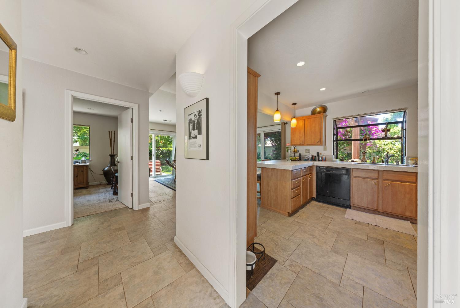 Detail Gallery Image 12 of 44 For 105 Holstrom Cir, Novato,  CA 94947 - 3 Beds | 2 Baths