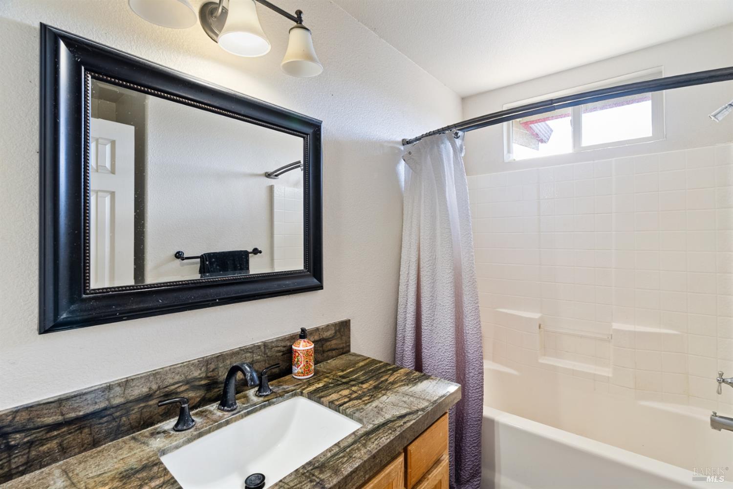 Detail Gallery Image 17 of 23 For 2358 Wicket Ave, Santa Rosa,  CA 95403 - 3 Beds | 2/1 Baths