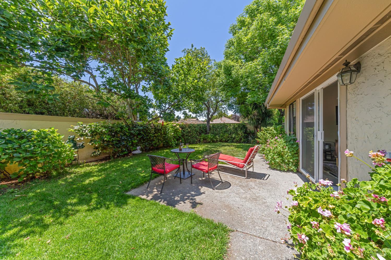 Detail Gallery Image 33 of 44 For 105 Holstrom Cir, Novato,  CA 94947 - 3 Beds | 2 Baths