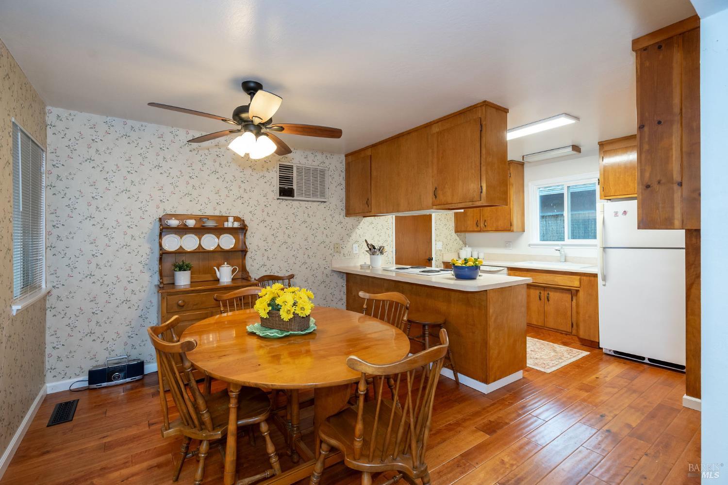 Detail Gallery Image 4 of 53 For 4360 Princeton Way, Santa Rosa,  CA 95405 - 4 Beds | 2 Baths