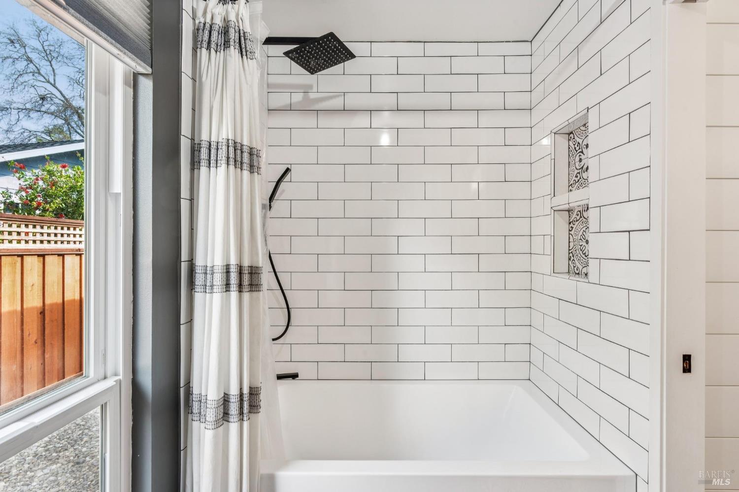 Detail Gallery Image 24 of 34 For 2 Linda Ct, Novato,  CA 94947 - 4 Beds | 2/1 Baths