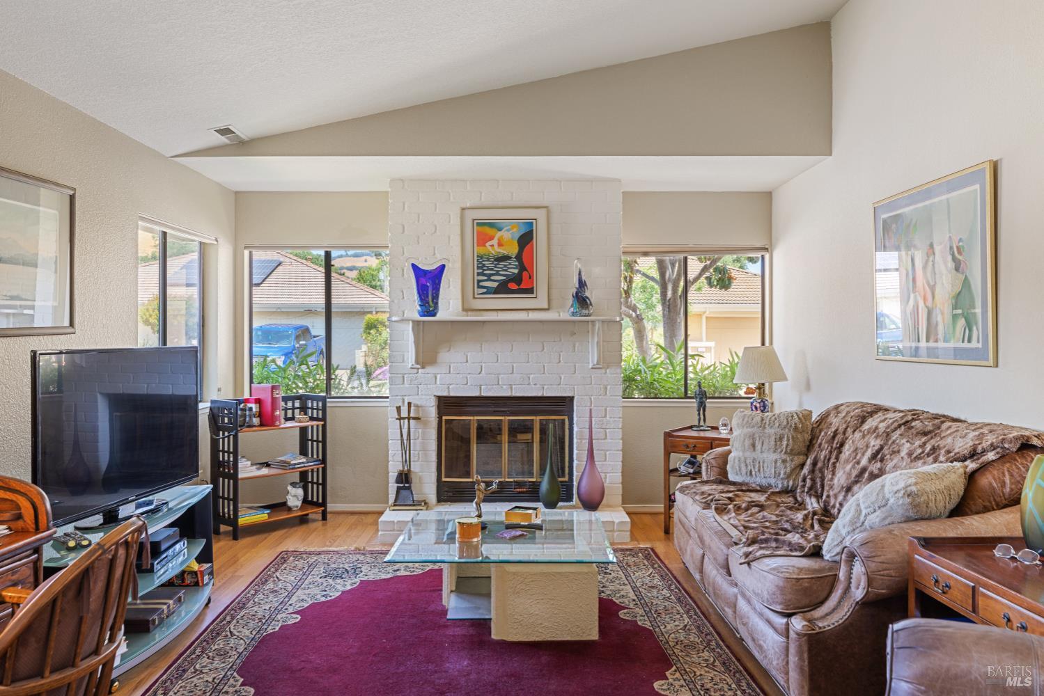 Detail Gallery Image 8 of 44 For 105 Holstrom Cir, Novato,  CA 94947 - 3 Beds | 2 Baths