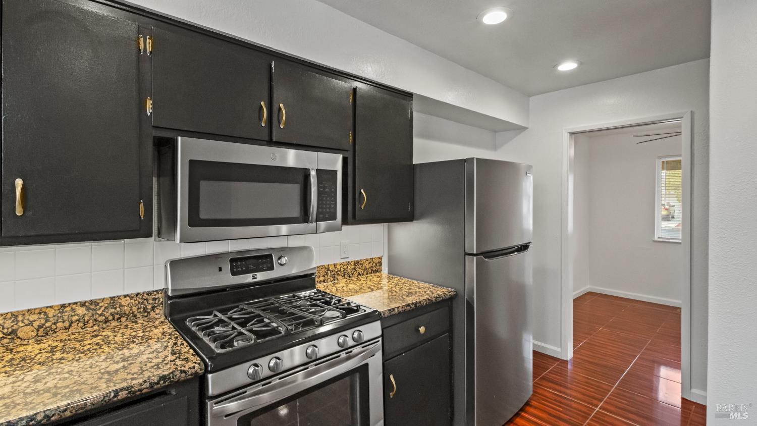 Detail Gallery Image 19 of 38 For 128 Lassen Cir, Vacaville,  CA 95687 - 2 Beds | 2 Baths