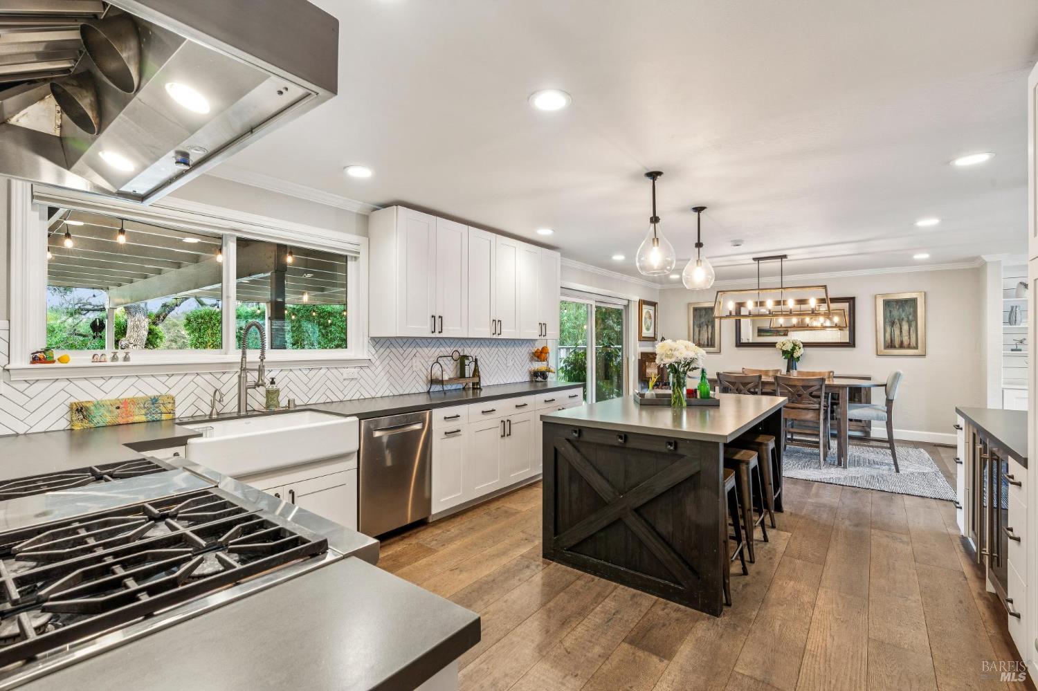 Detail Gallery Image 12 of 34 For 2 Linda Ct, Novato,  CA 94947 - 4 Beds | 2/1 Baths