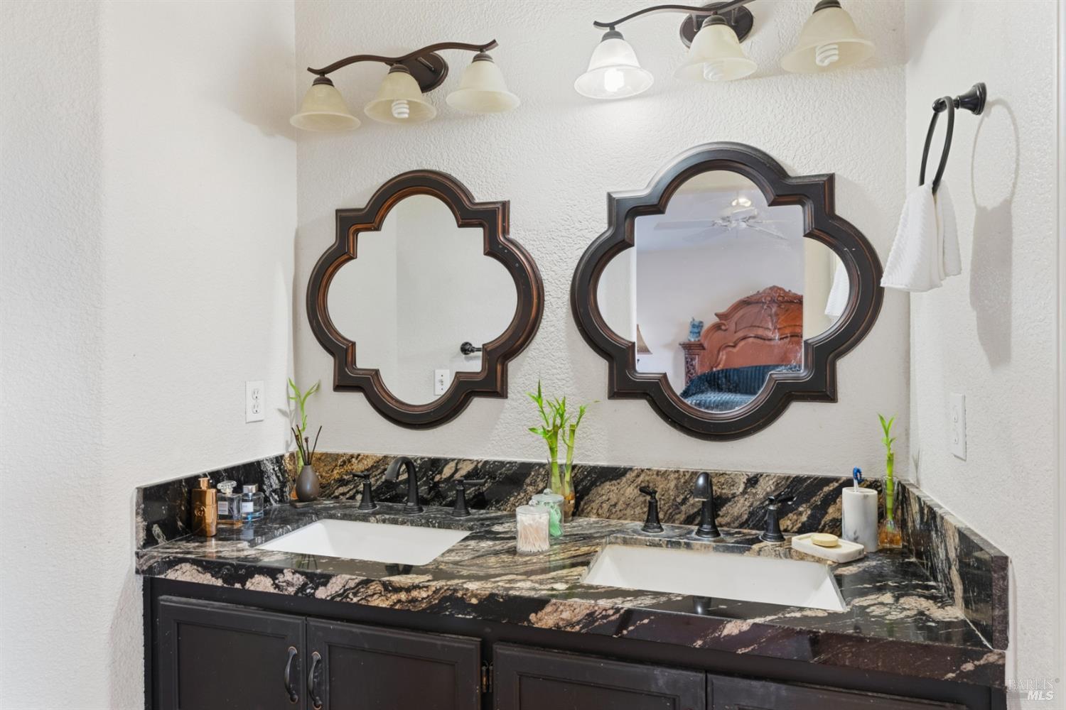 Detail Gallery Image 14 of 23 For 2358 Wicket Ave, Santa Rosa,  CA 95403 - 3 Beds | 2/1 Baths