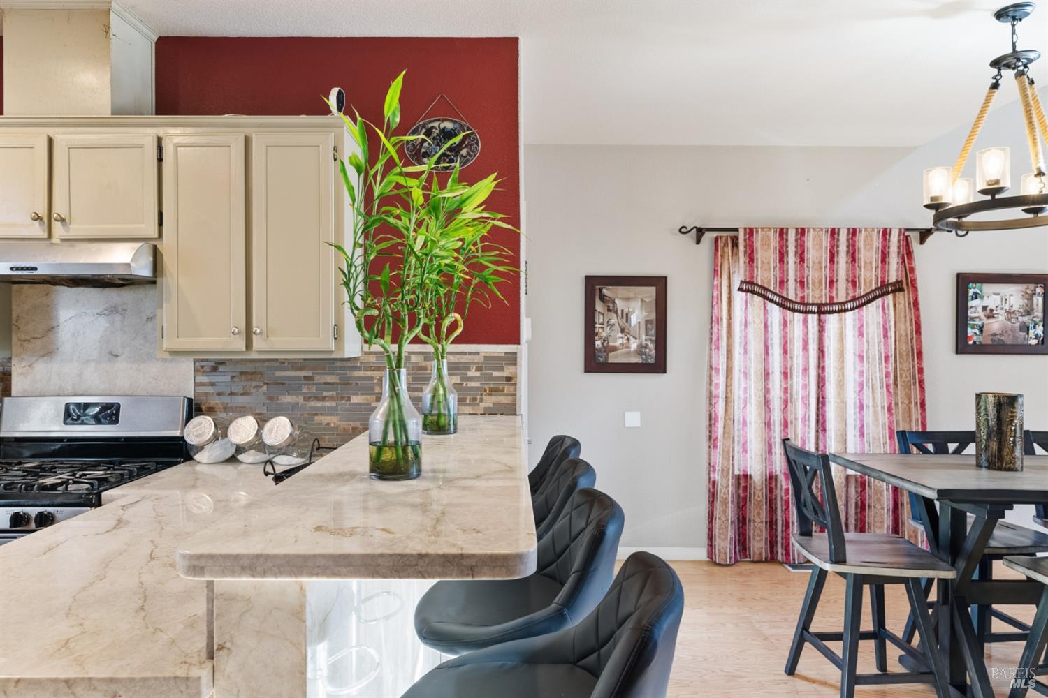 Detail Gallery Image 9 of 23 For 2358 Wicket Ave, Santa Rosa,  CA 95403 - 3 Beds | 2/1 Baths