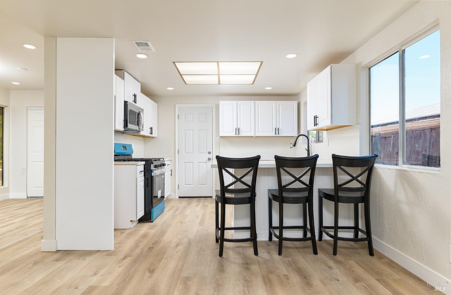 Detail Gallery Image 9 of 28 For 2117 Lopez Dr, Antioch,  CA 94509 - 4 Beds | 2 Baths