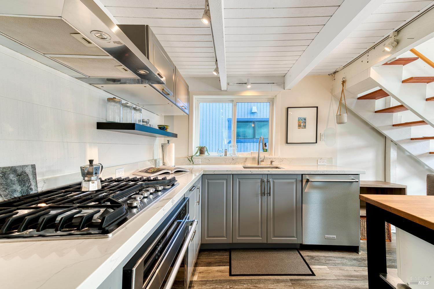 Detail Gallery Image 22 of 27 For 11 E Pier Unkn, Sausalito,  CA 94965 - 2 Beds | 2 Baths