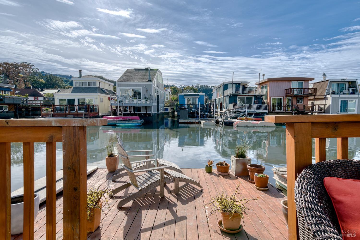 Detail Gallery Image 7 of 27 For 11 E Pier Unkn, Sausalito,  CA 94965 - 2 Beds | 2 Baths