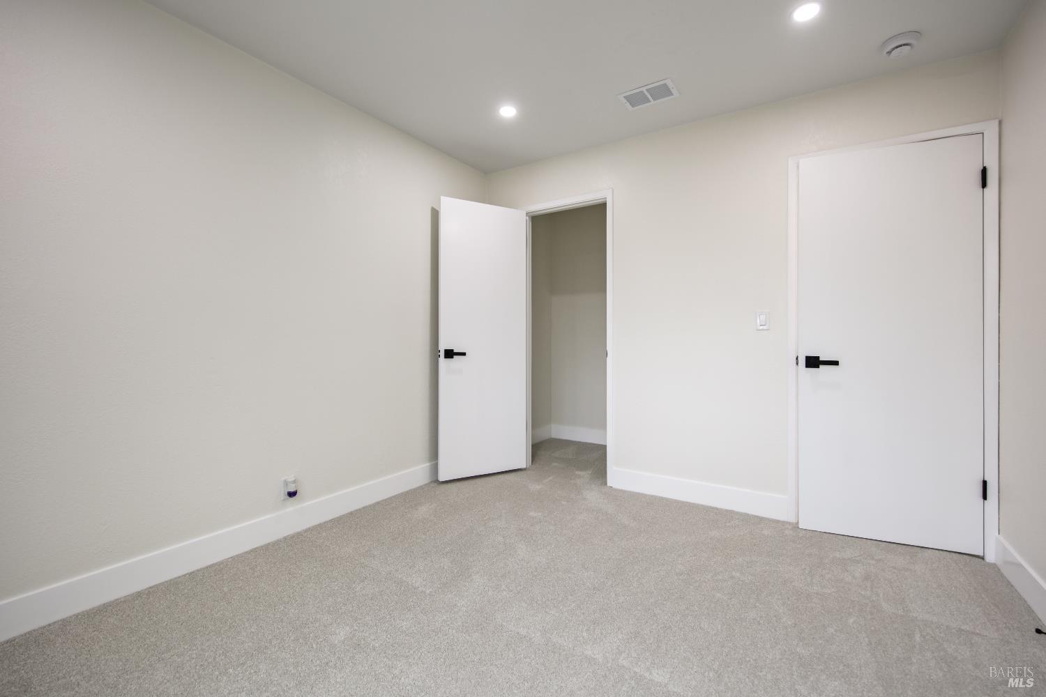 Detail Gallery Image 20 of 23 For 450 Nut Tree Rd, Vacaville,  CA 95687 - 4 Beds | 3 Baths