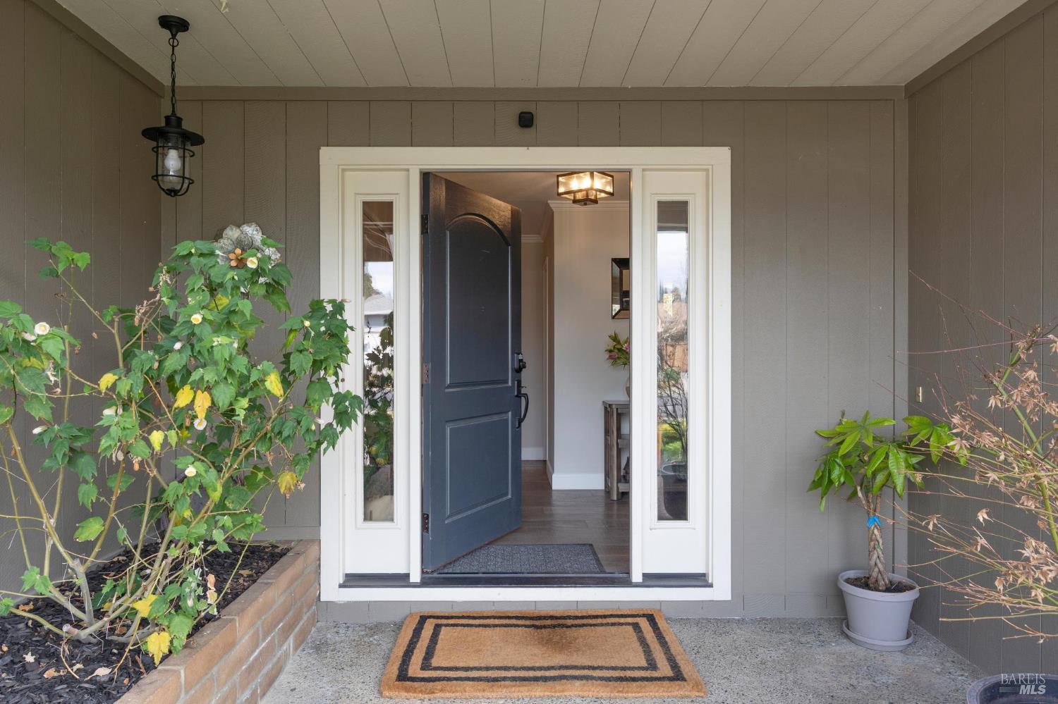 Detail Gallery Image 2 of 34 For 2 Linda Ct, Novato,  CA 94947 - 4 Beds | 2/1 Baths