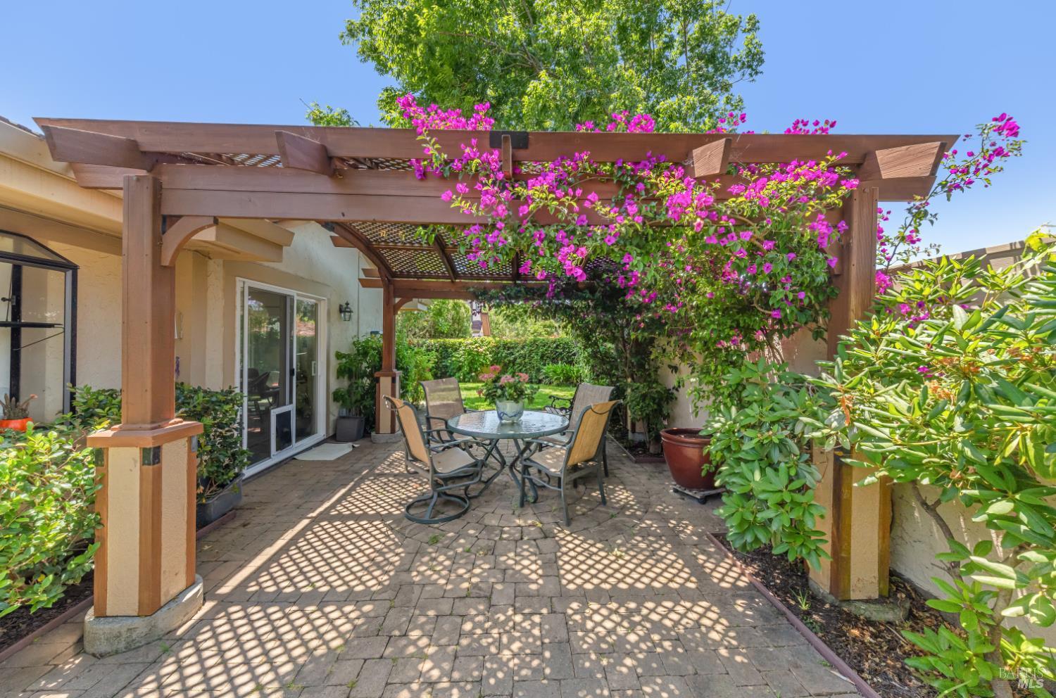 Detail Gallery Image 42 of 44 For 105 Holstrom Cir, Novato,  CA 94947 - 3 Beds | 2 Baths