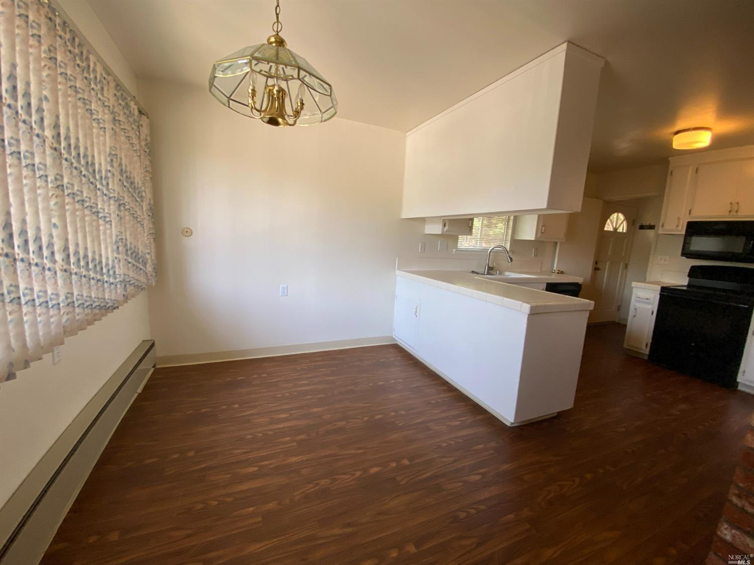 Detail Gallery Image 8 of 47 For 45 Griggs Ln, Napa,  CA 94558 - – Beds | – Baths