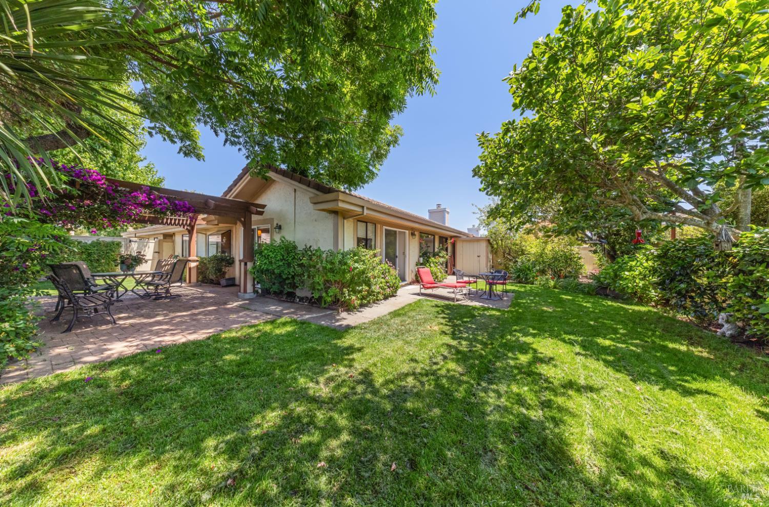 Detail Gallery Image 38 of 44 For 105 Holstrom Cir, Novato,  CA 94947 - 3 Beds | 2 Baths