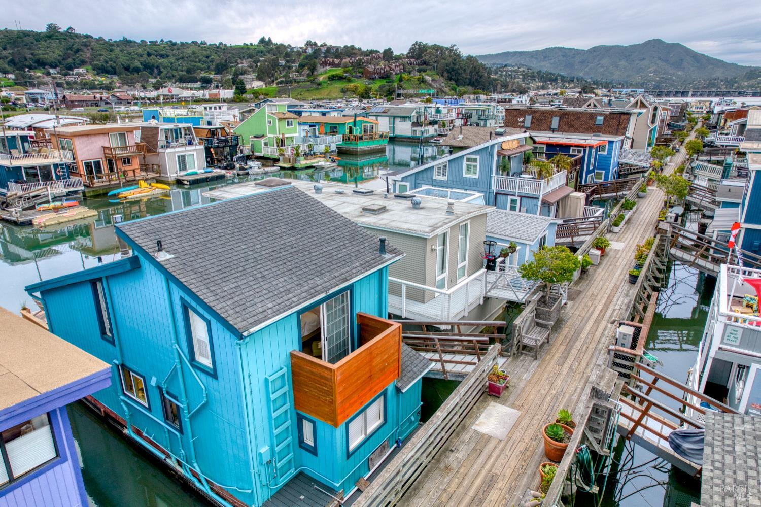 Detail Gallery Image 5 of 27 For 11 E Pier Unkn, Sausalito,  CA 94965 - 2 Beds | 2 Baths