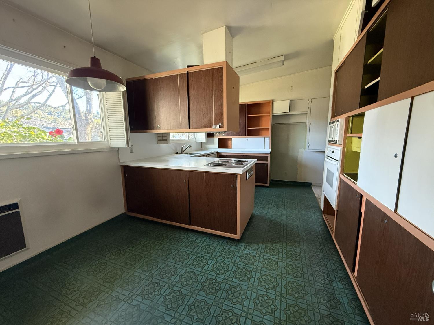 Detail Gallery Image 8 of 22 For 1644 Julianne Pl, Santa Rosa,  CA 95404 - 2 Beds | 1/1 Baths