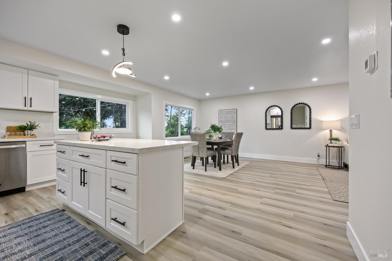 Detail Gallery Image 7 of 23 For 450 Nut Tree Rd, Vacaville,  CA 95687 - 4 Beds | 3 Baths