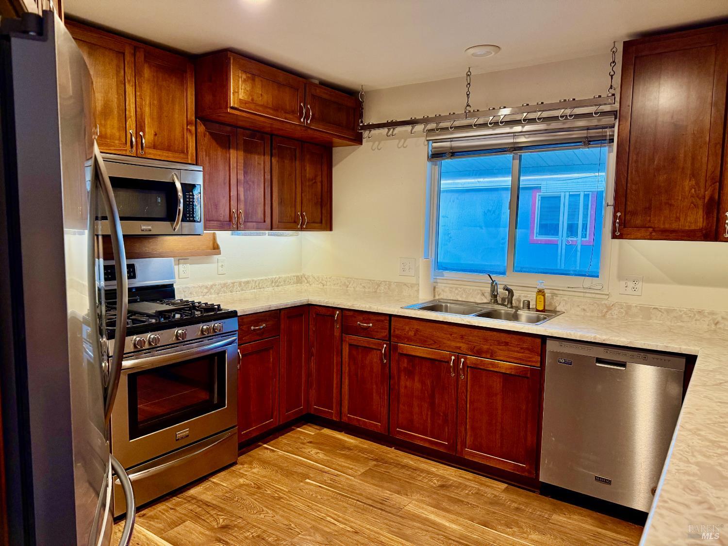 Detail Gallery Image 10 of 33 For 168 Shoreham Way, Santa Rosa,  CA 95401 - 2 Beds | 2 Baths