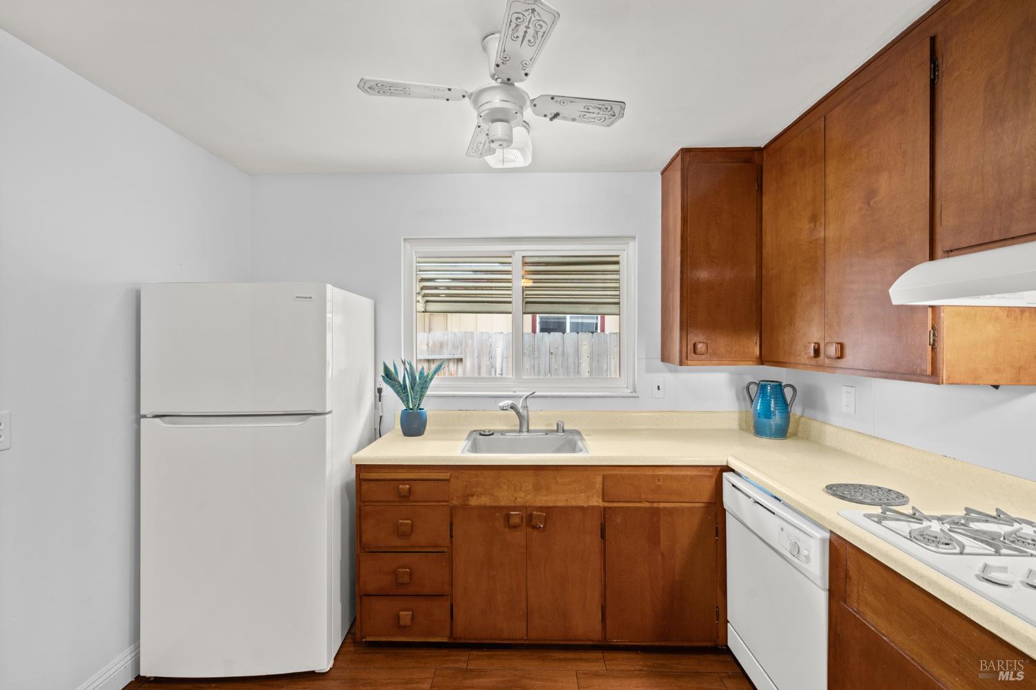 Detail Gallery Image 12 of 44 For 1949 New Jersey St, Fairfield,  CA 94533 - 3 Beds | 2 Baths