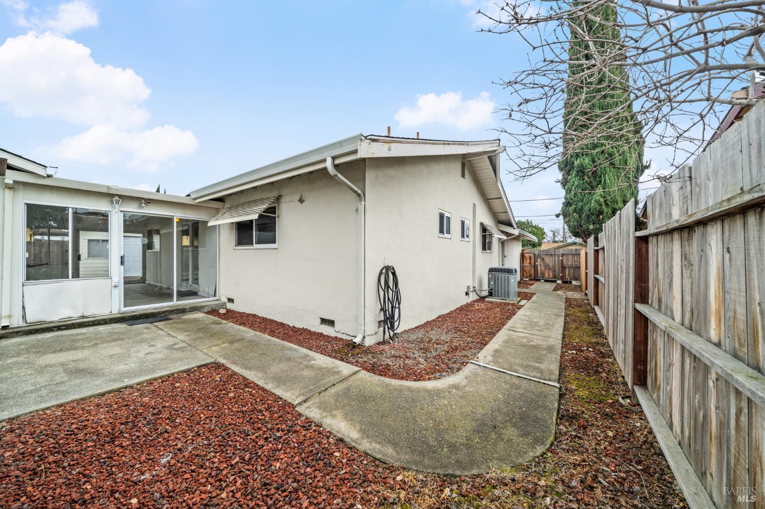 Detail Gallery Image 33 of 44 For 1949 New Jersey St, Fairfield,  CA 94533 - 3 Beds | 2 Baths