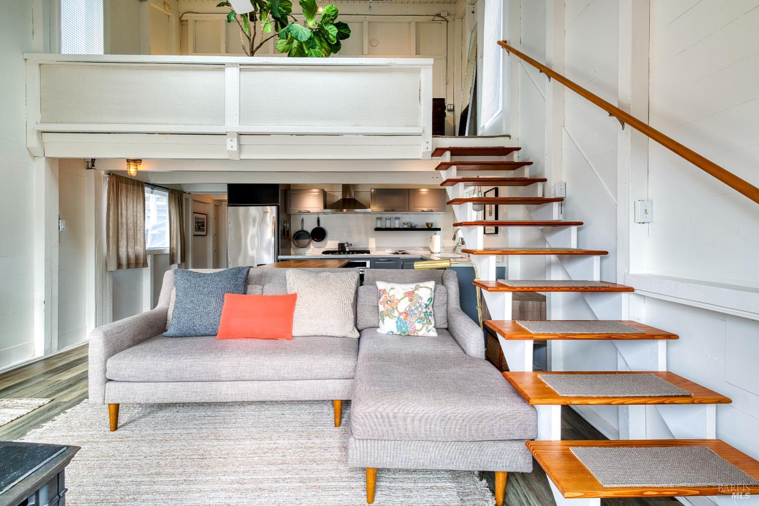 Detail Gallery Image 2 of 27 For 11 E Pier Unkn, Sausalito,  CA 94965 - 2 Beds | 2 Baths