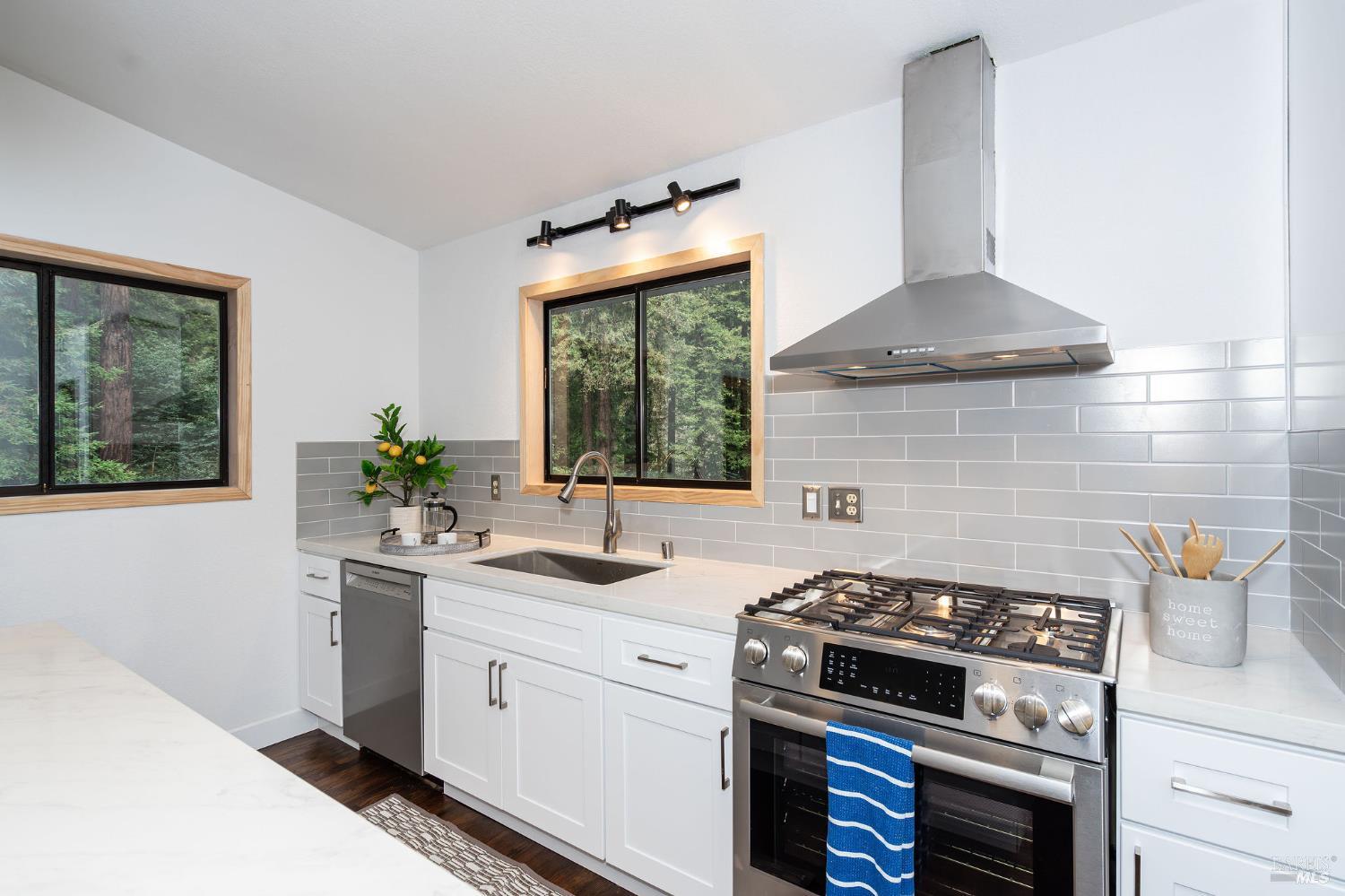 Detail Gallery Image 8 of 49 For 14225 Cherry St, Guerneville,  CA 95446 - 2 Beds | 1 Baths