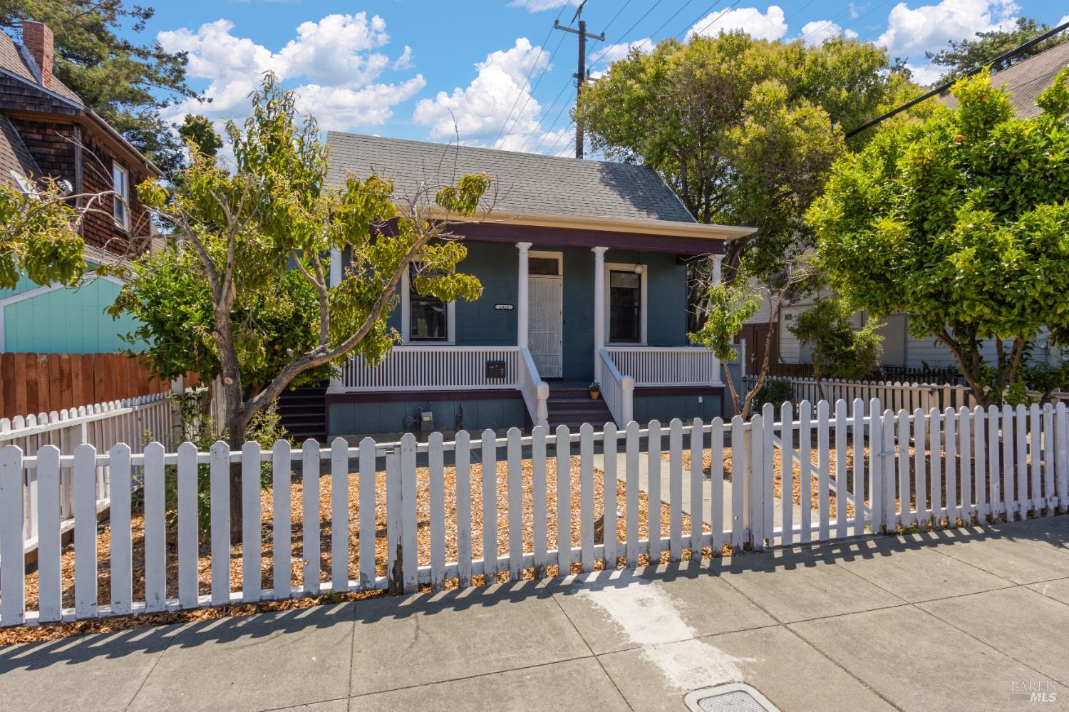 Detail Gallery Image 3 of 23 For 1322 Sutter St, Vallejo,  CA 94590 - 2 Beds | 1 Baths