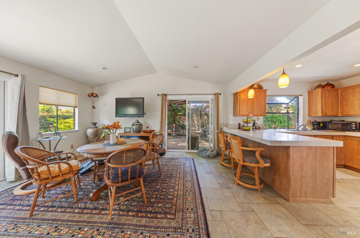 Detail Gallery Image 17 of 44 For 105 Holstrom Cir, Novato,  CA 94947 - 3 Beds | 2 Baths