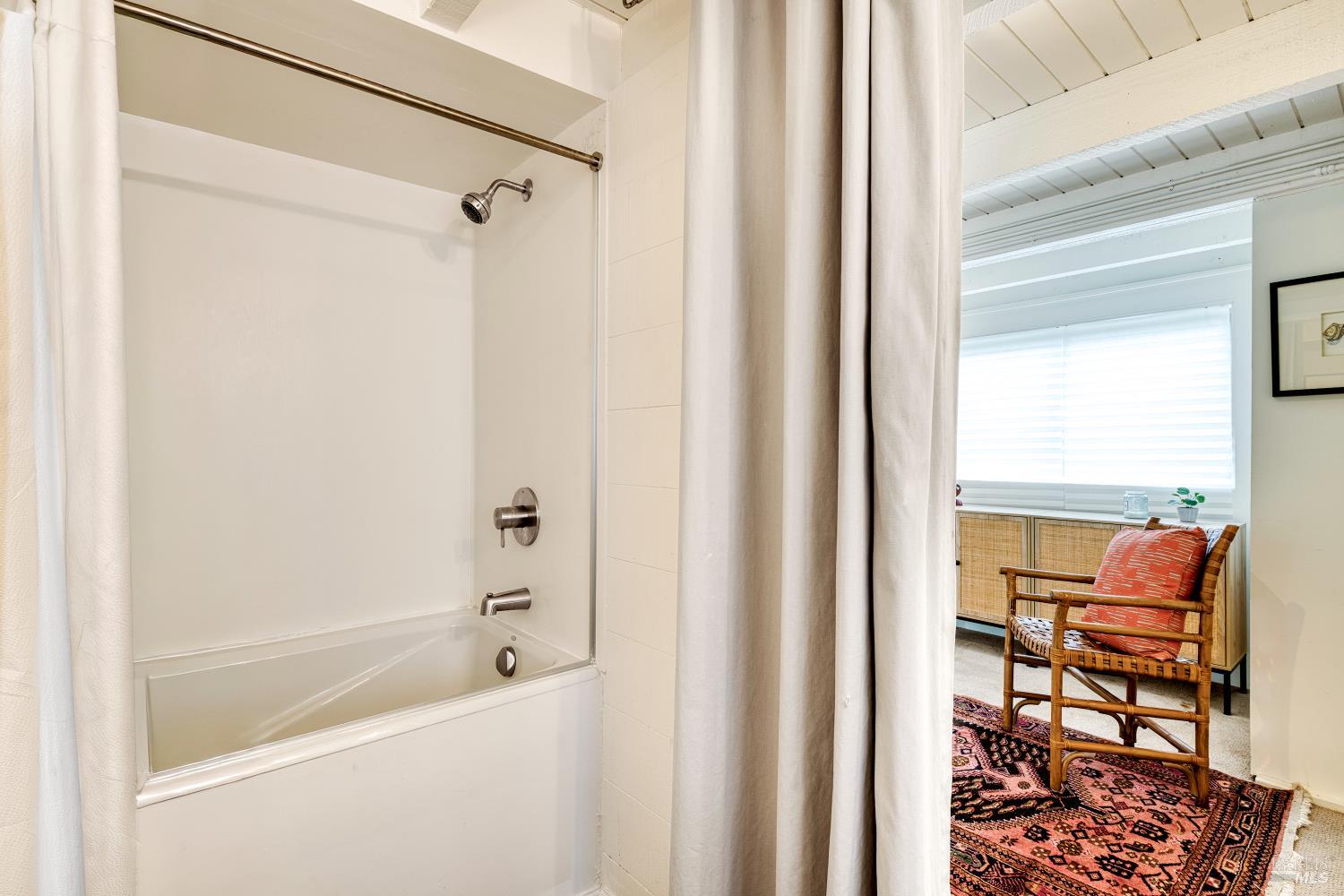 Detail Gallery Image 12 of 27 For 11 E Pier Unkn, Sausalito,  CA 94965 - 2 Beds | 2 Baths