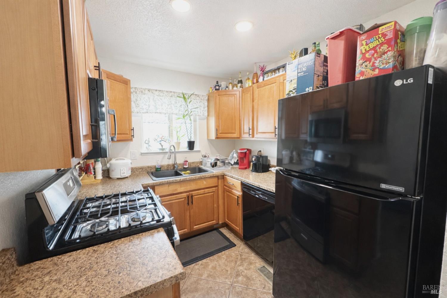 Detail Gallery Image 13 of 35 For 2607 Westberry Dr, Santa Rosa,  CA 95403 - 3 Beds | 2/1 Baths