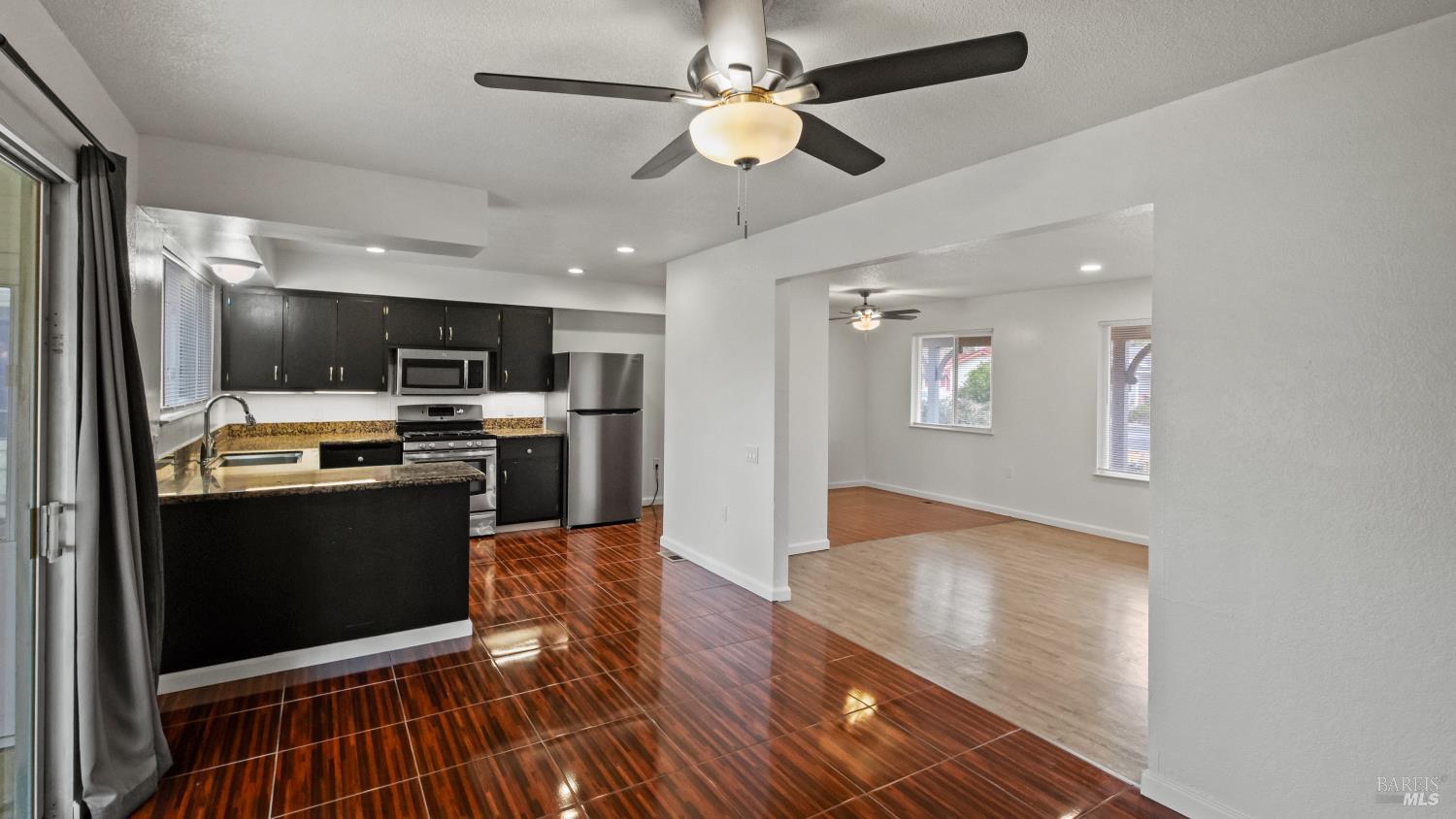 Detail Gallery Image 14 of 38 For 128 Lassen Cir, Vacaville,  CA 95687 - 2 Beds | 2 Baths