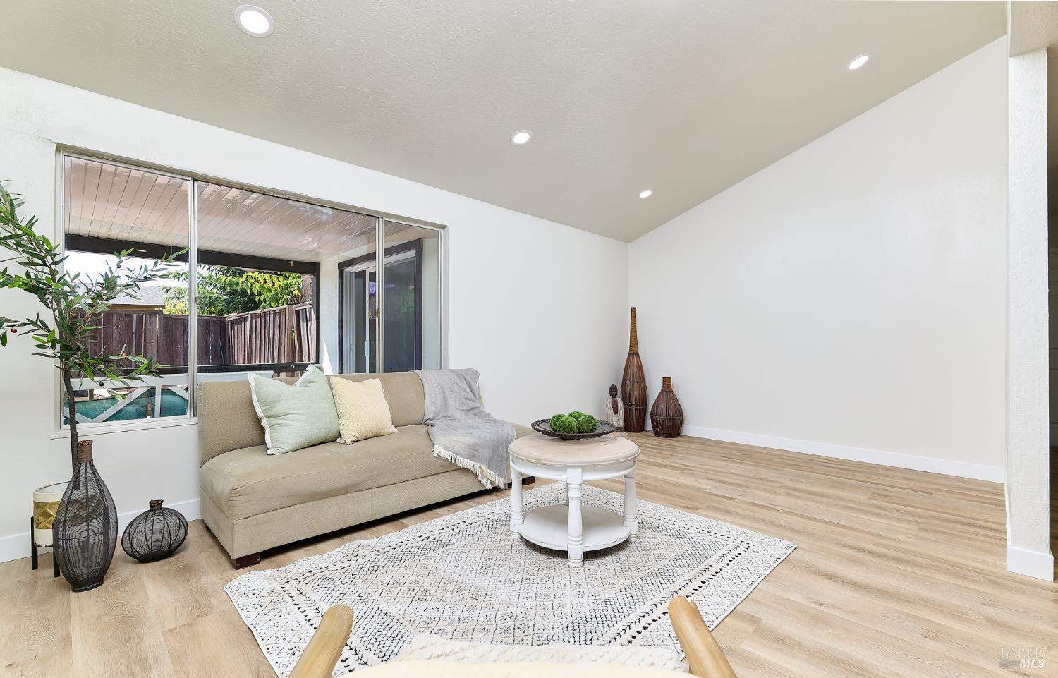 Detail Gallery Image 16 of 28 For 2117 Lopez Dr, Antioch,  CA 94509 - 4 Beds | 2 Baths