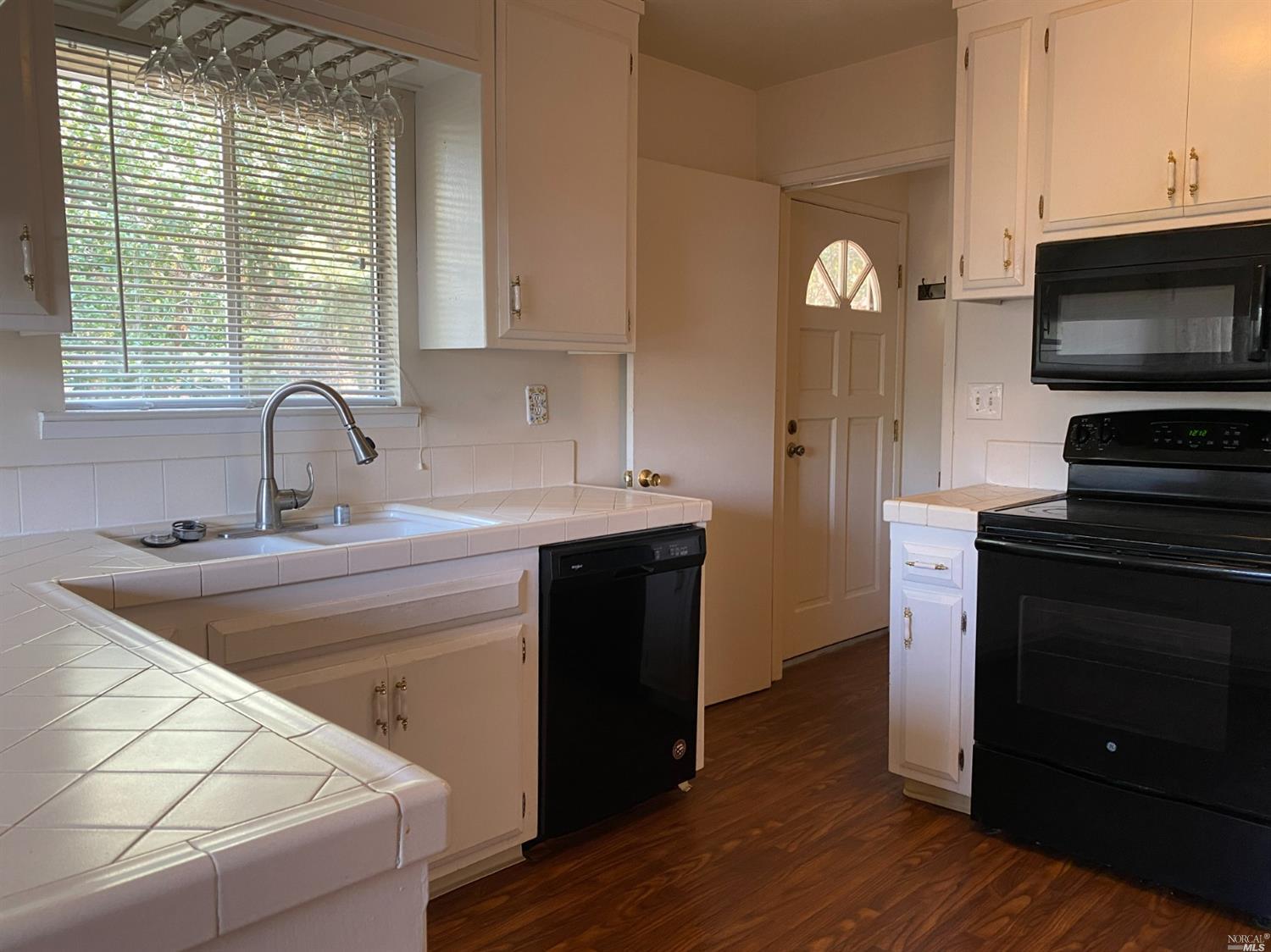 Detail Gallery Image 10 of 47 For 45 Griggs Ln, Napa,  CA 94558 - – Beds | – Baths