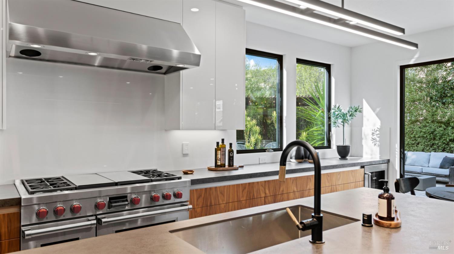 Detail Gallery Image 18 of 74 For 92 Oak Grove Dr, Novato,  CA 94949 - 4 Beds | 3 Baths