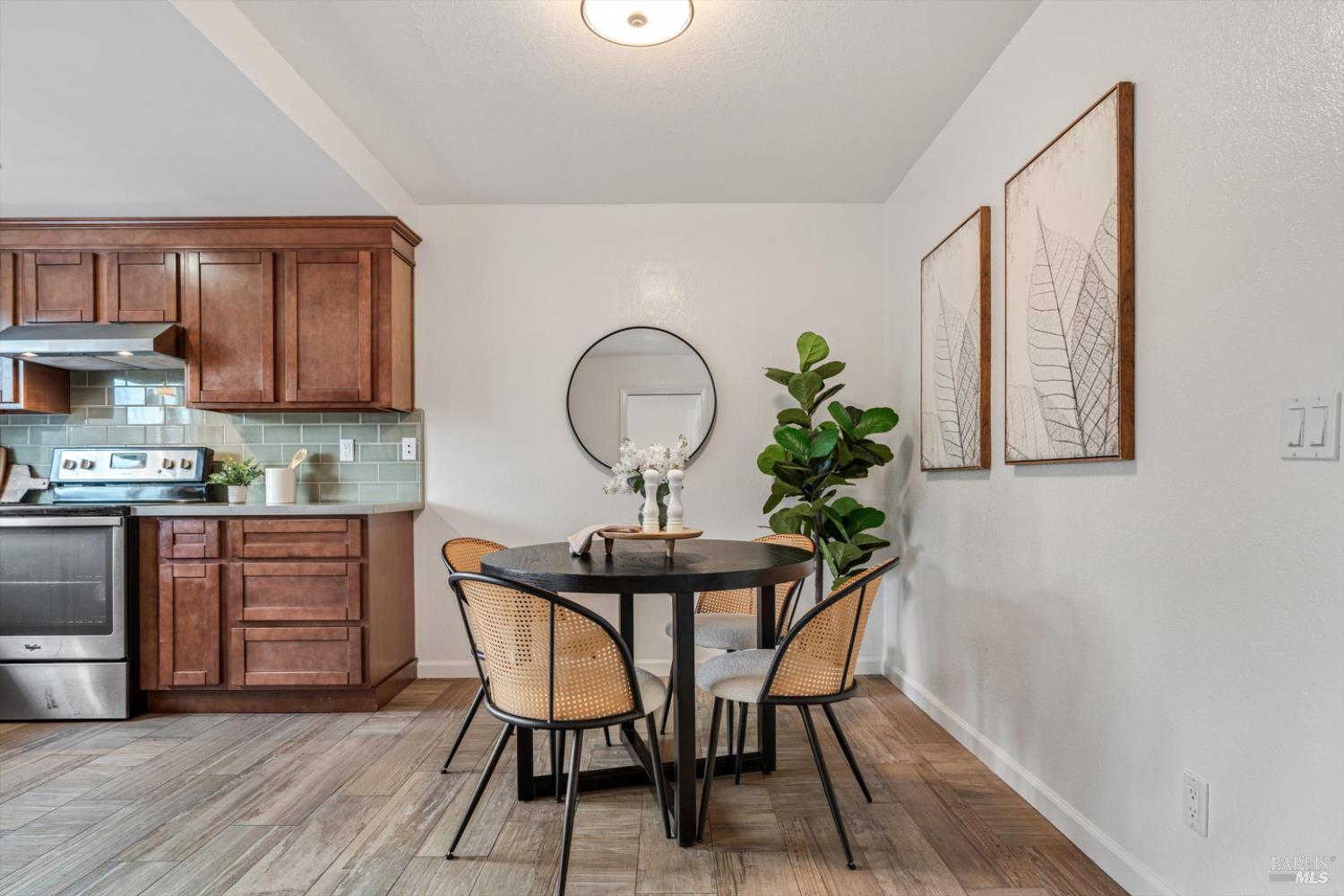 Detail Gallery Image 16 of 41 For 154 Basinside Way, Alameda,  CA 94502 - 3 Beds | 2/1 Baths