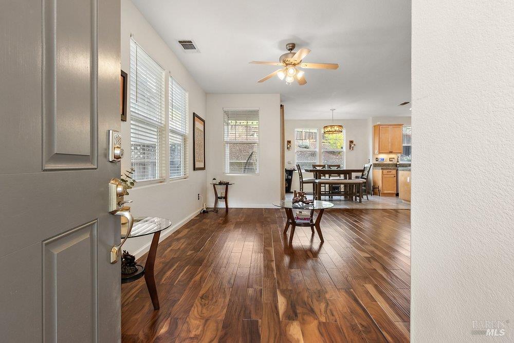 Detail Gallery Image 5 of 39 For 8128 Carlisle Way, Vallejo,  CA 94591 - 3 Beds | 2/1 Baths